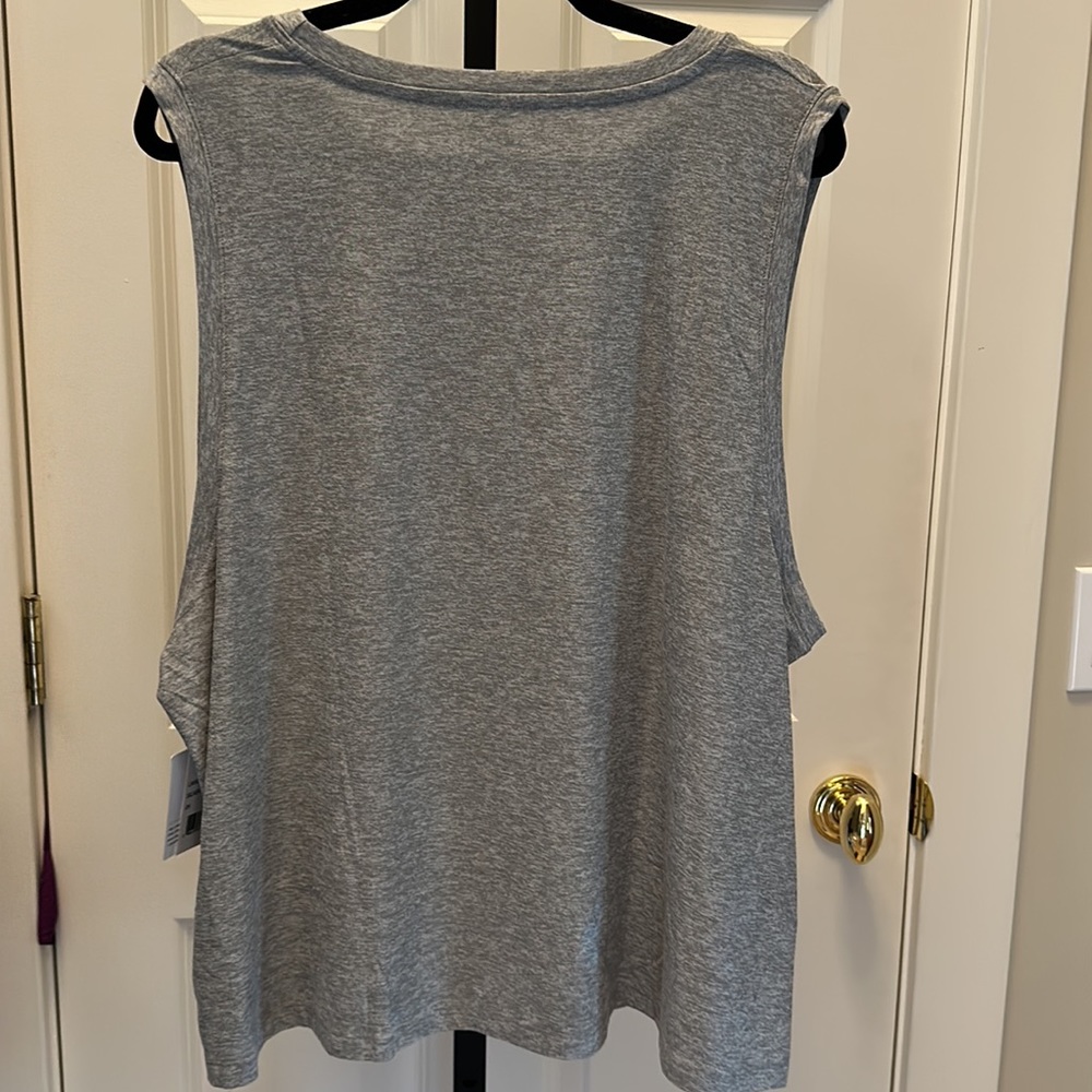 Beyond Yoga Featherweight Balanced Muscle Tank - Picture 6 of 9